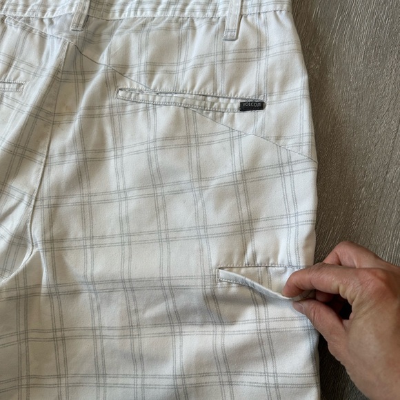 Volcom Corpo Class  White Plaid Shorts Mens Size 32 - Picture 7 of 9